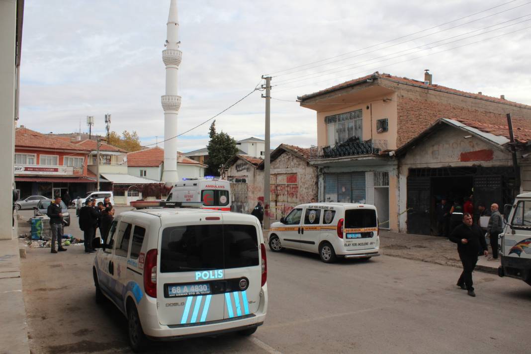 Aksaray’da 3 çocuk annesi kadın başından vurulmuş halde ölü bulundu 4